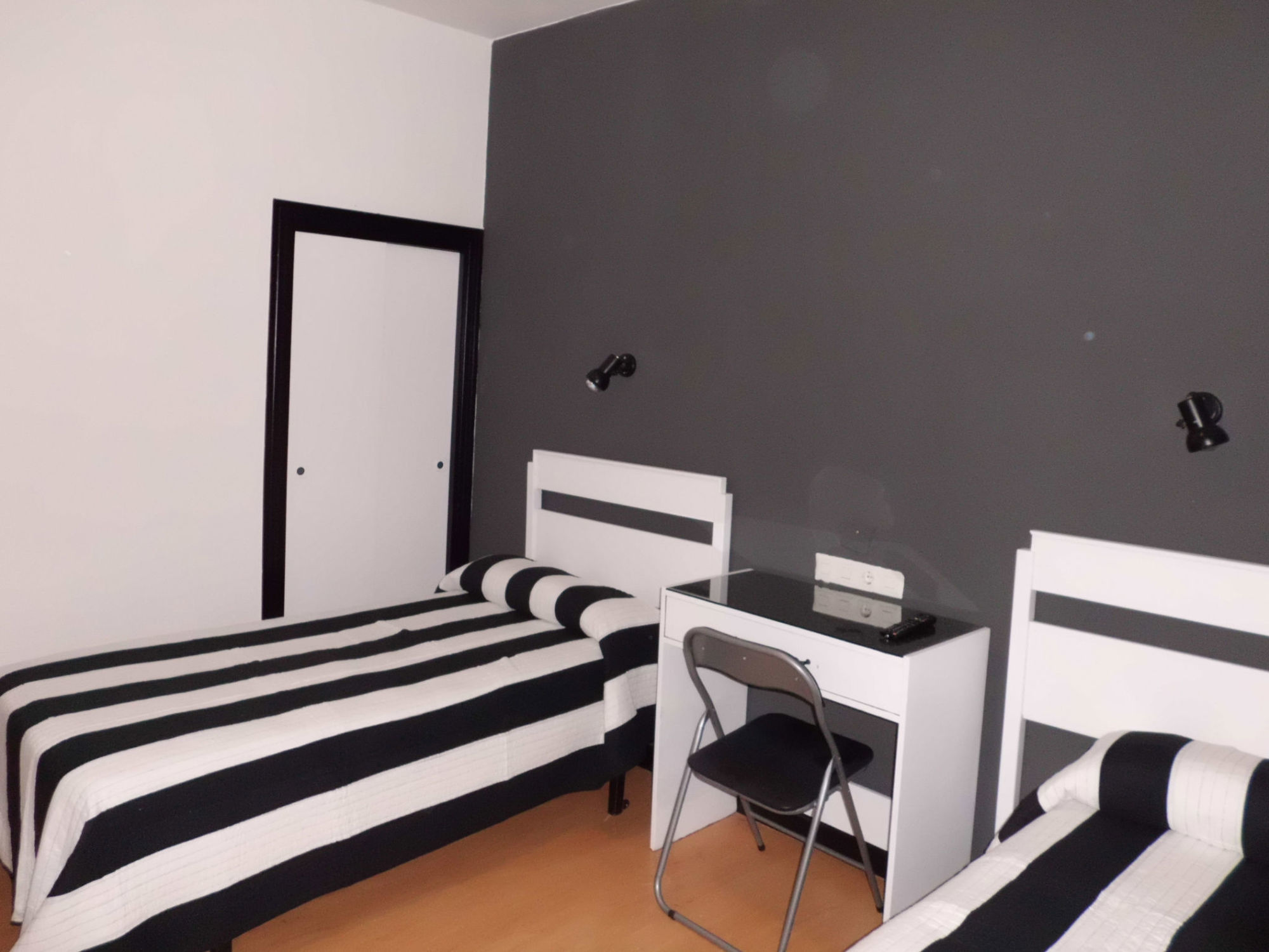 Hostal Lima Вальядолид Экстерьер фото