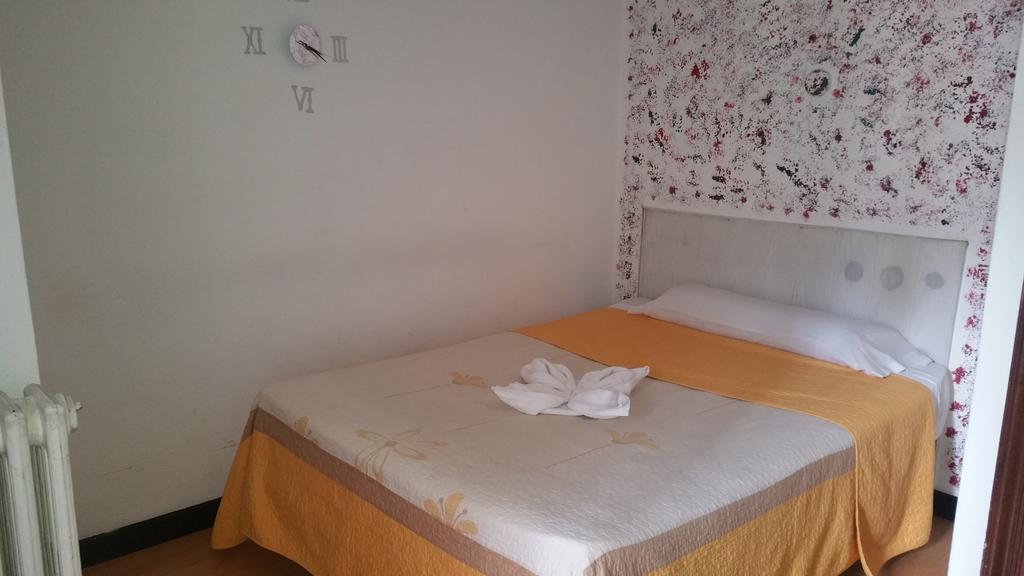 Hostal Lima Вальядолид Экстерьер фото