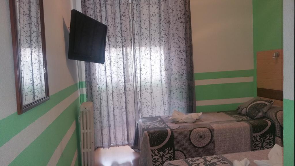Hostal Lima Вальядолид Экстерьер фото
